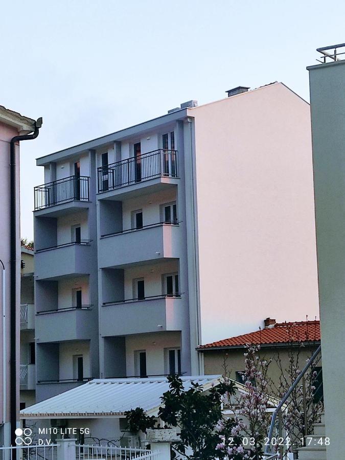 Apartmani Daniela Podgora Exterior photo