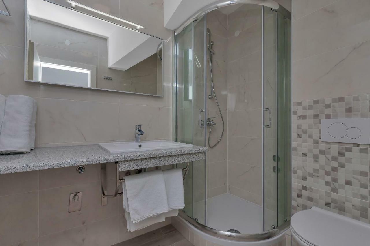 Apartmani Daniela Podgora Exterior photo