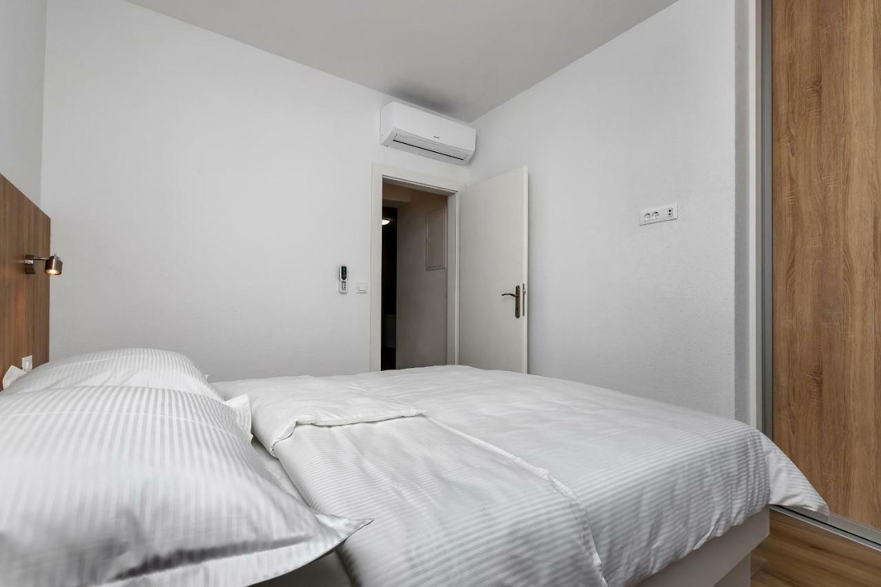 Apartmani Daniela Podgora Exterior photo