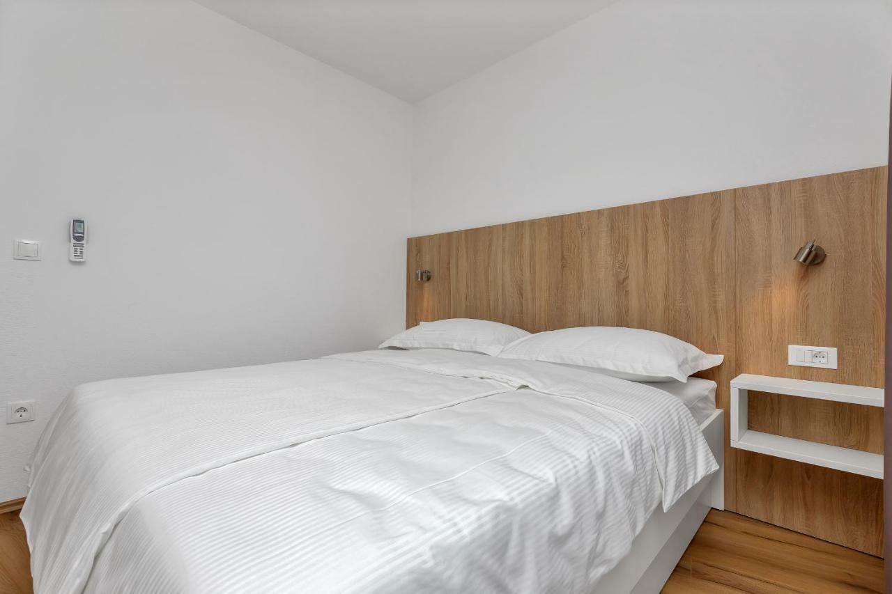 Apartmani Daniela Podgora Exterior photo